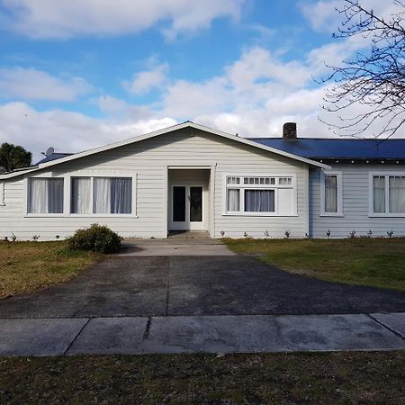 Taylors Lodge Turangi Bagian luar foto