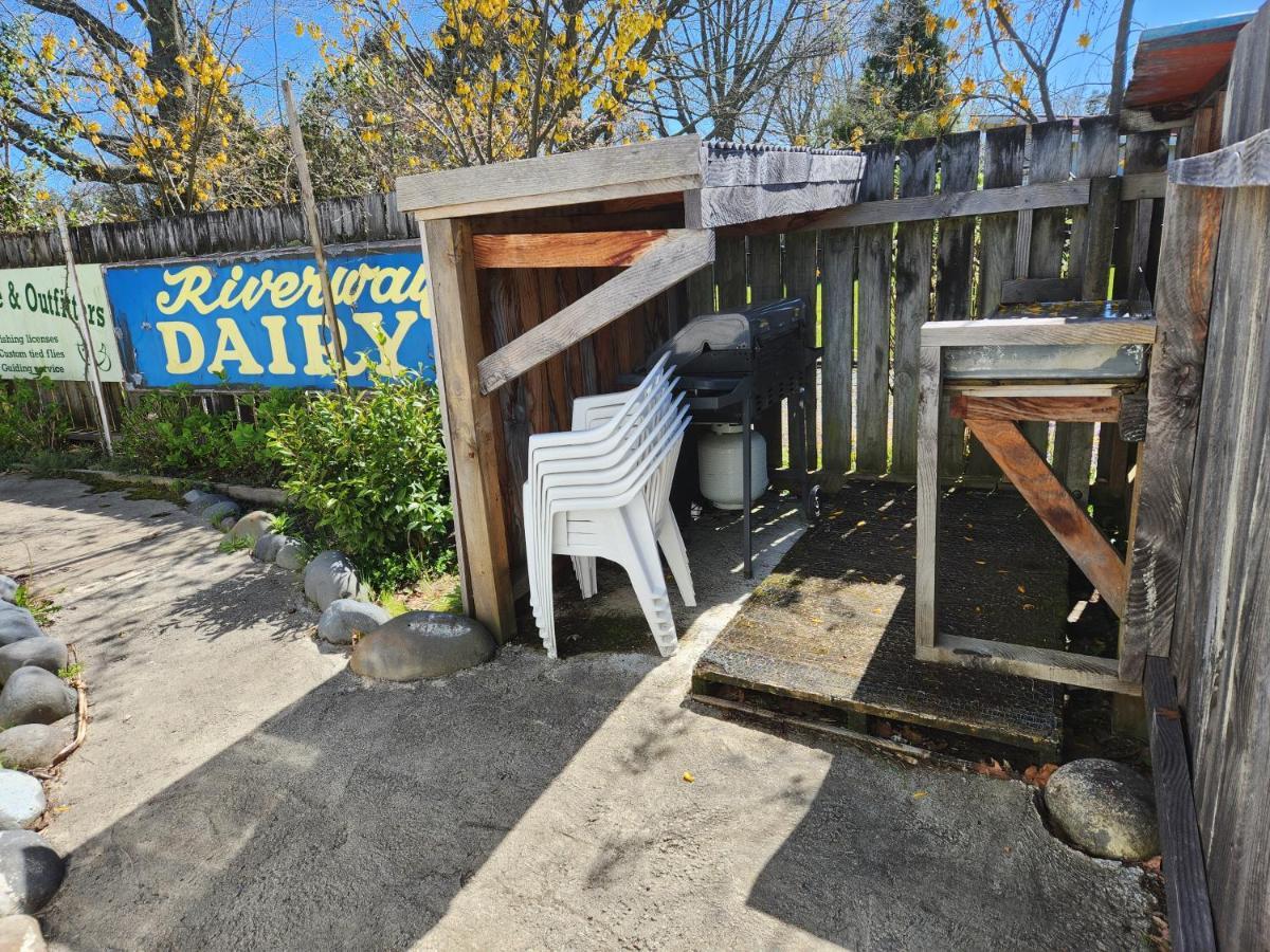 Taylors Lodge Turangi Bagian luar foto